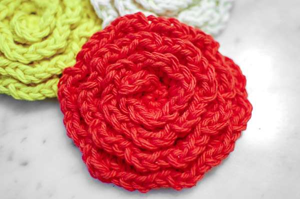 Une autre éponge tawashi au crochet en forme de fleur