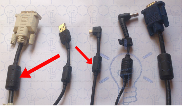 Le cylindre sur le câble du chargeur de l'ordinateur