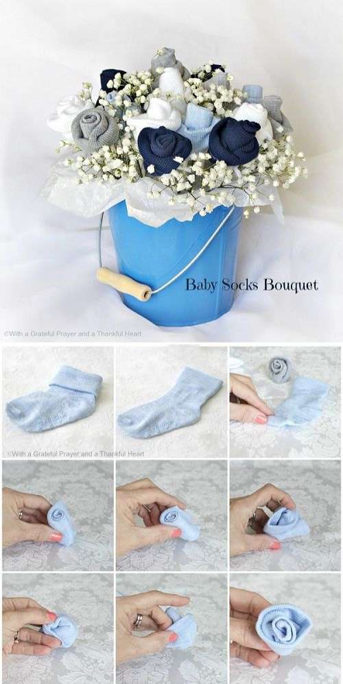 Bouquet de chaussettes dans un joli seaux pour un cadeau de naissance