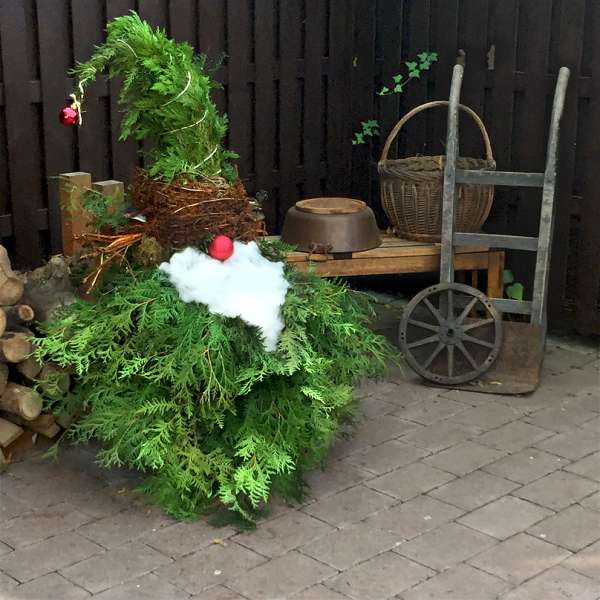 Nain de jardin déguisé en sapin de Noel