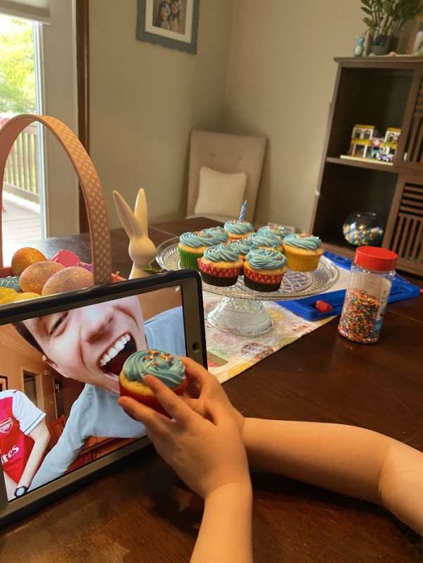 Une fête d'anniversaire virtuelle pendant le confinement