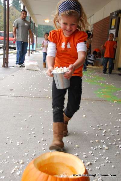 Une course où il faudra remplir la citrouille de popcorn en relais