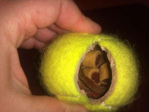 Faites votre propre balle à friandises avec une balle de tennis