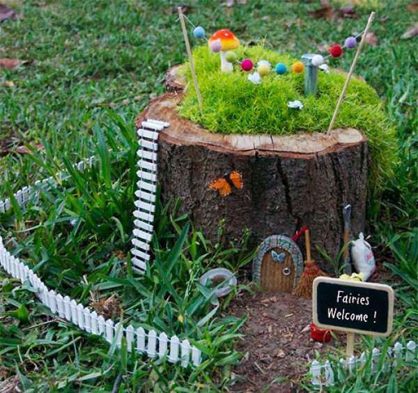 Une maison de fée à la place d'une souche d'arbre pour le plus grand bonheur de vos enfants