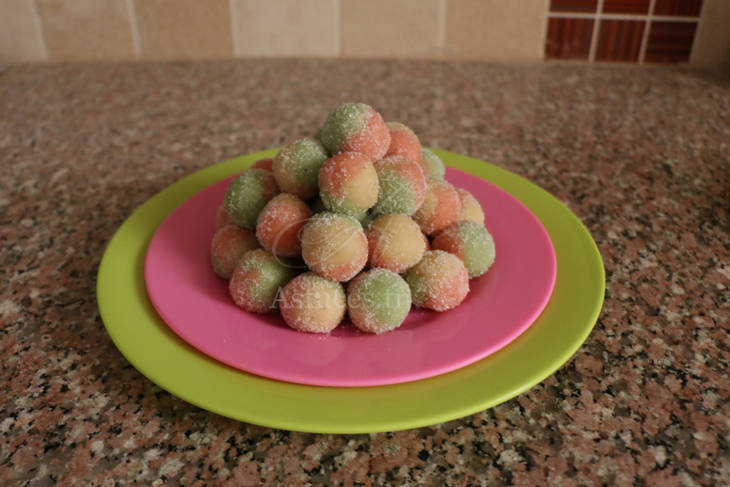 Boulettes d'amandes aux trois couleurs - Kaaber Louz