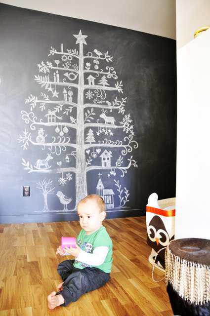 Un sapin de noël en craie pour ceux qui ont un mur façon tableau noir dans la maison