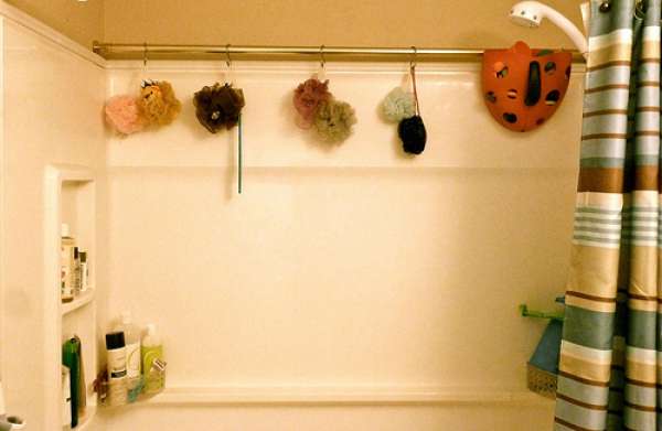 Rangement mural pour la salle de bain