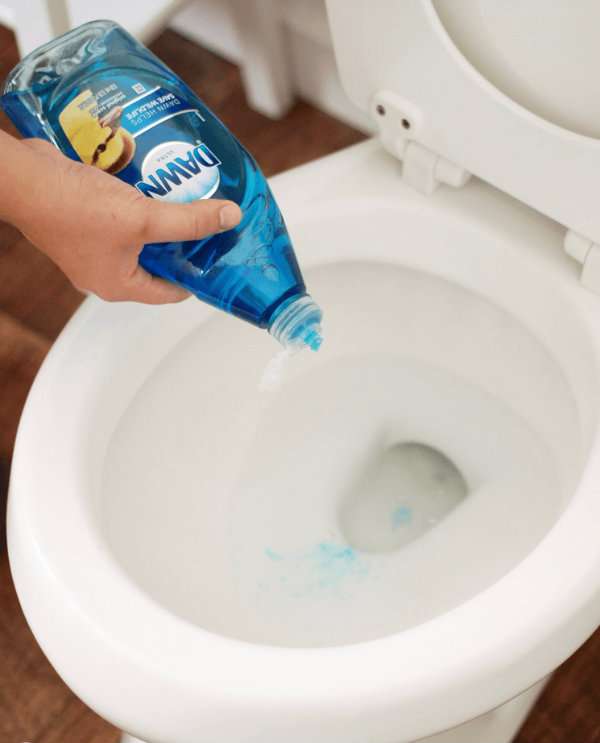 Du liquide vaisselle pour déboucher les toilettes