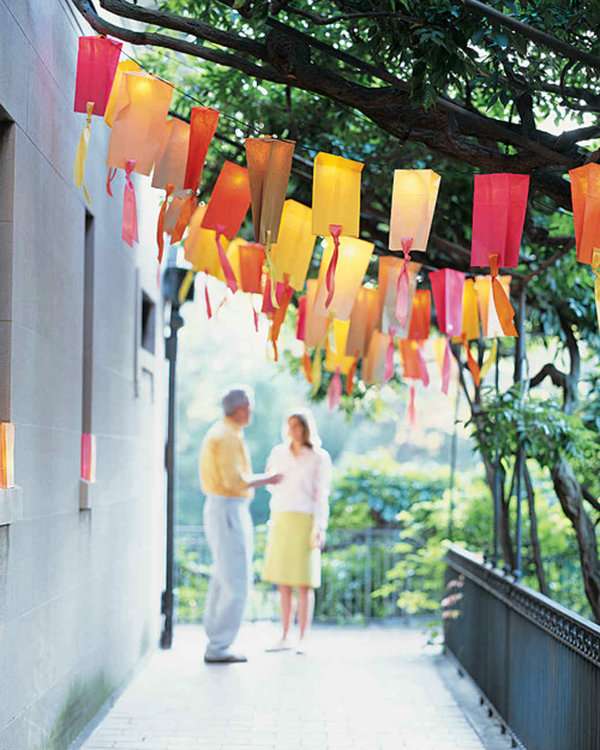 Guirlandes lumineuses avec des sacs en papier