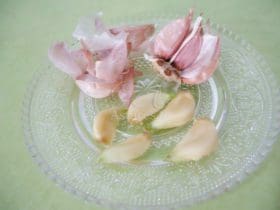 Eplucher l'ail au micro-ondes