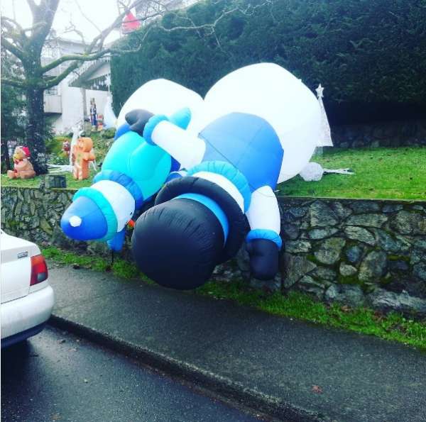 Ces décorations de Noël gonflables