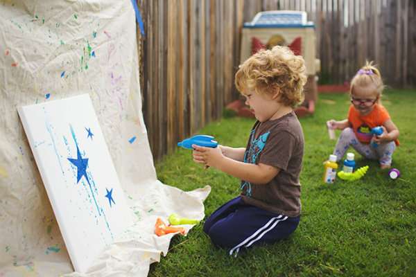 Peinture avec un pistolet à eau