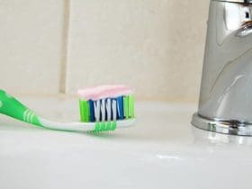 Astuces surprenantes avec du dentifrice