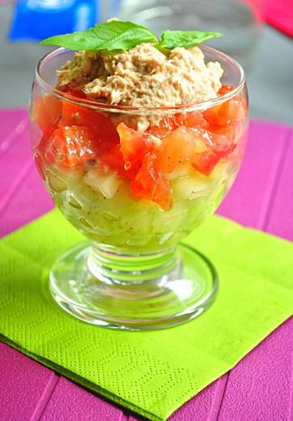 Verrine de tomate, concombre et thon