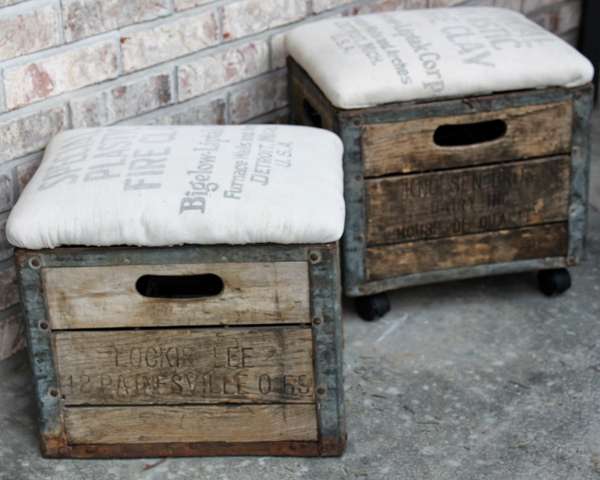 Poufs avec des caisses en bois