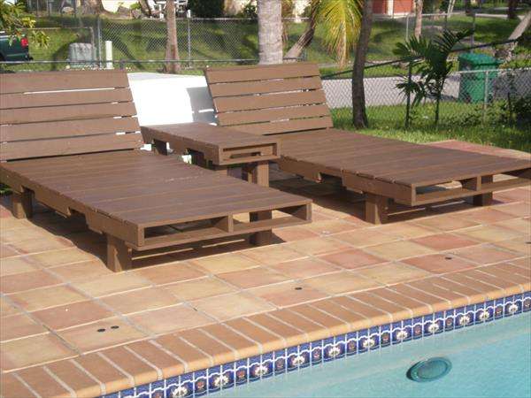 Chaises longues avec des palettes