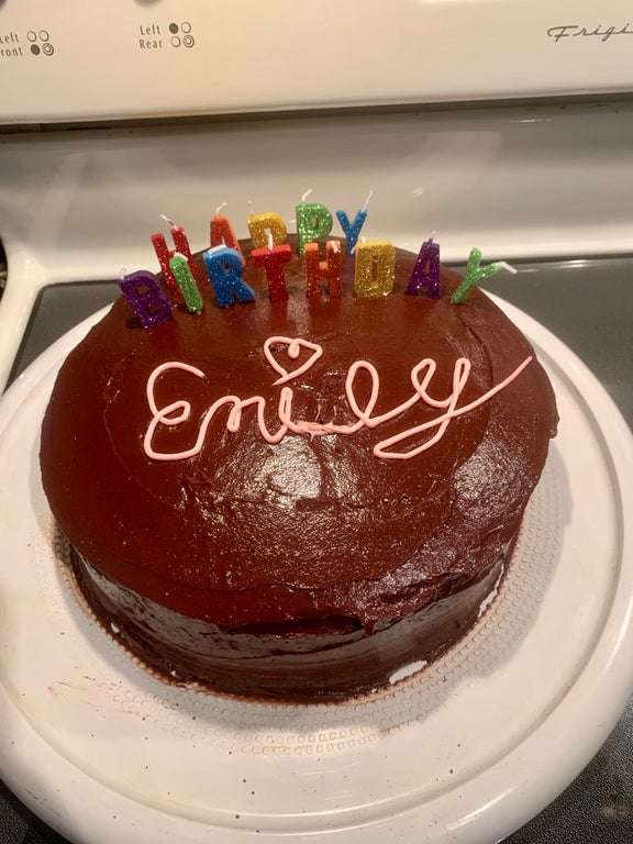 Ce gâteau d'anniversaire surprise a été fait par un garçon à sa petite amie