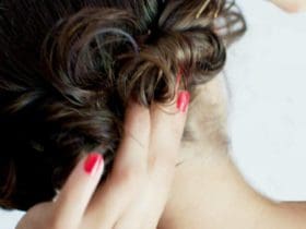 Friser les cheveux sans fer à friser