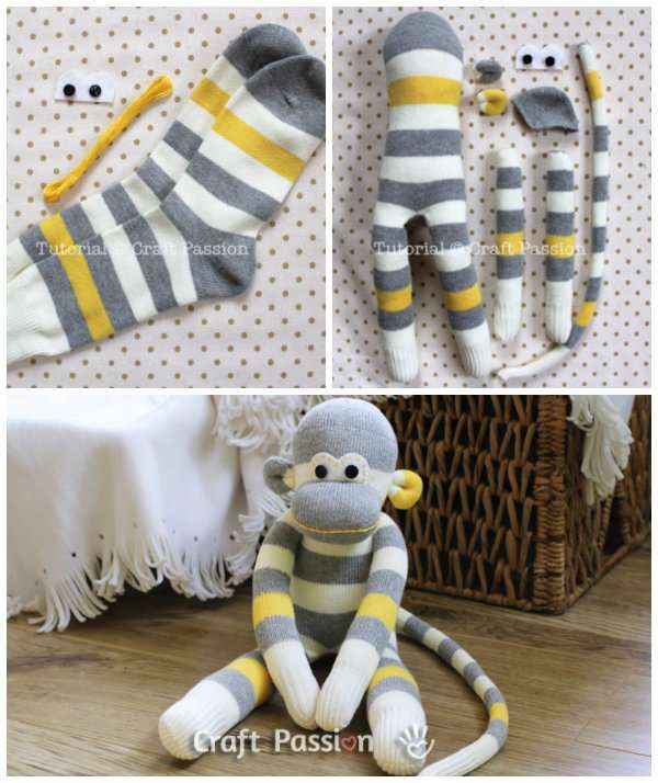 Singe en peluche avec des chaussettes