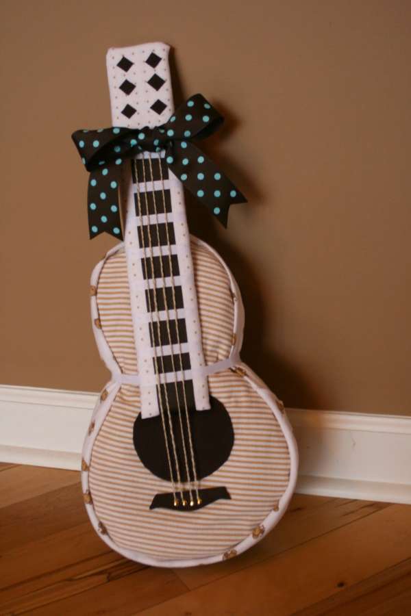 Une guitare de couches