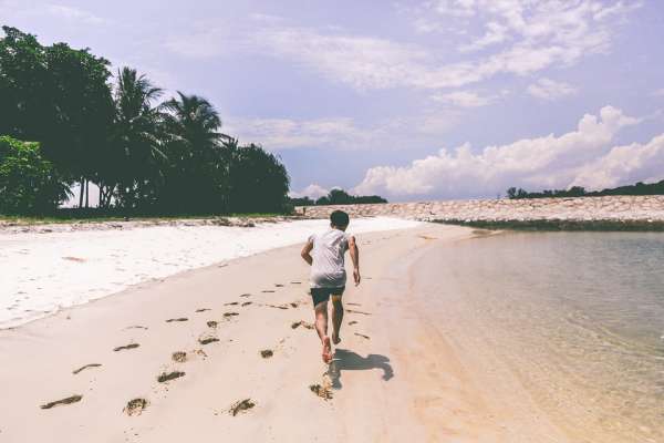 Faire une marche ou un footing au parc ou sur la plage