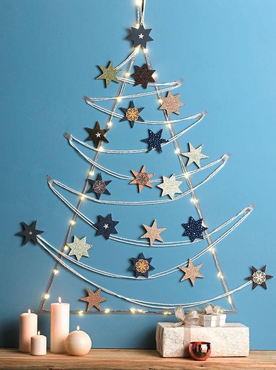 Sapin mural avec des étoiles