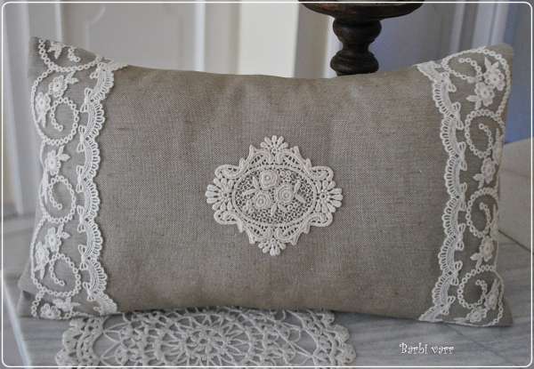 Coussin dentelle