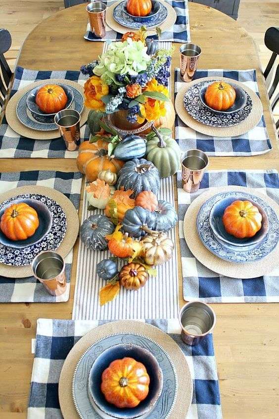 Un mariage de couleurs magnifique sur cette table de campagne