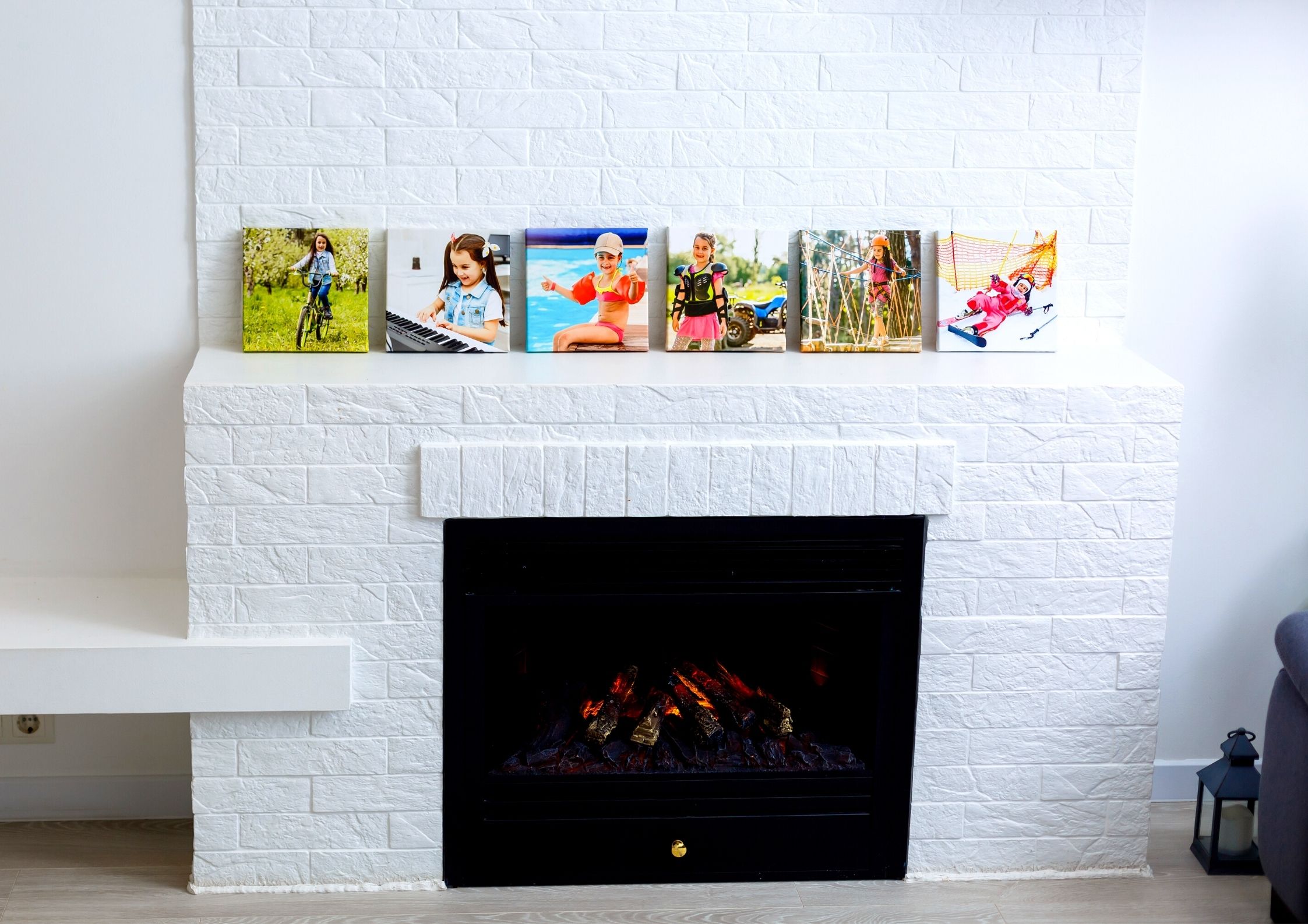 Une sélection de toiles photo sur le manteau de votre cheminée