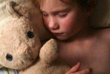 Que faire quand un enfant fait pipi au lit