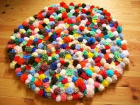 Tapis de pompons