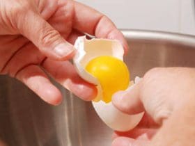 Séparer le blanc du jaune d'oeuf