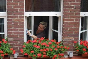 Enlever une tache de peinture sur une vitre