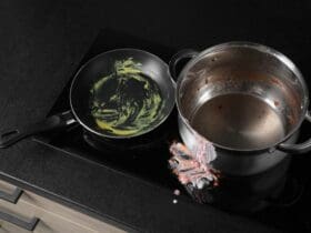 Casseroles et poêles sales