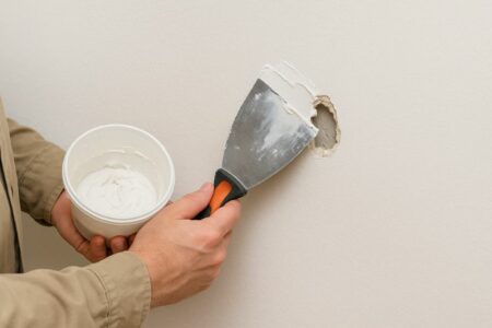 Réparer un Trou dans un Mur en Plâtre