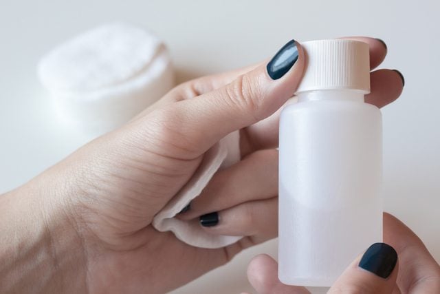 Dissolvant pour vernis à ongles