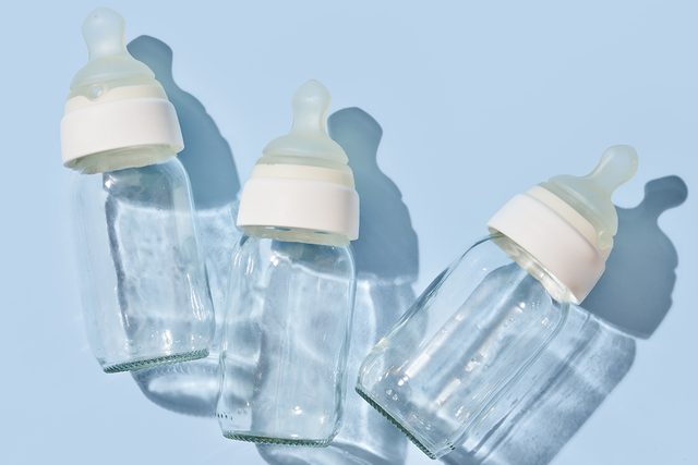 Biberon propre dans une cuisine