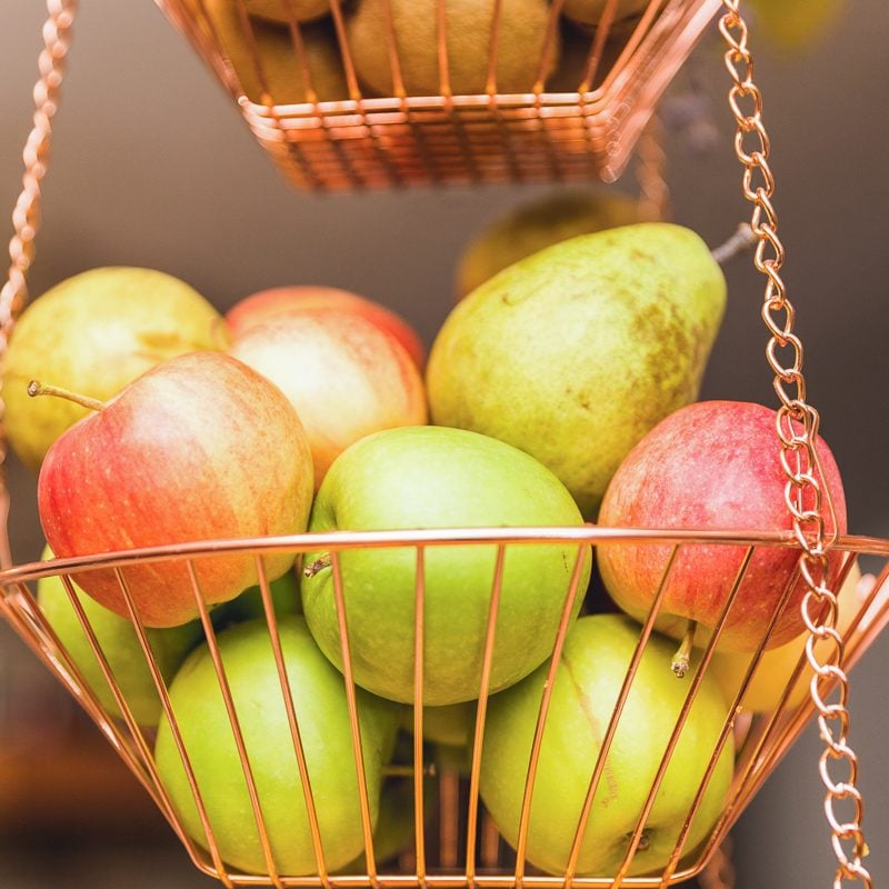 panier à fruits suspendu au plafond
