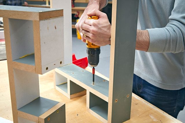 Construction des deux cloisons de soutien en MDF.