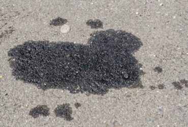 tache d'huile sur le sol de garage