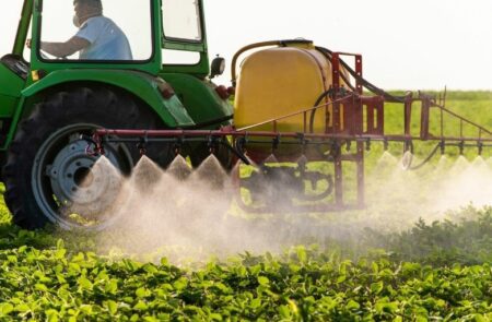 Tracteur pulvérisateur