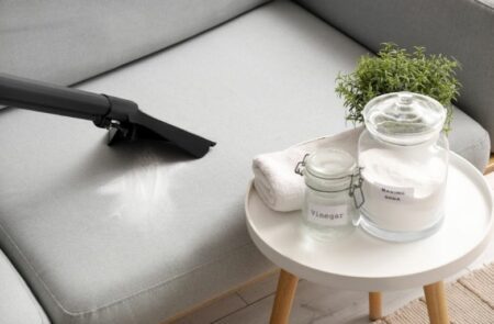 Nettoyer canapé au bicarbonate de soude