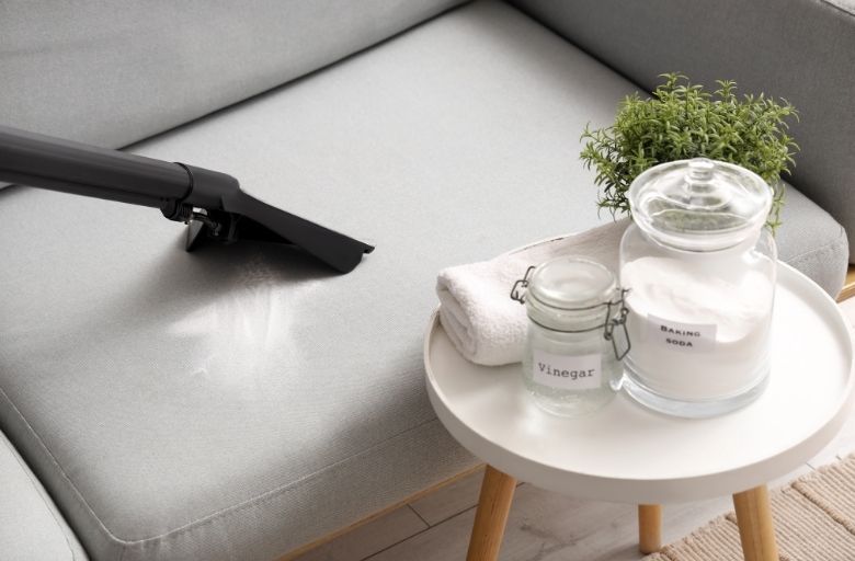 Nettoyer canapé au bicarbonate de soude
