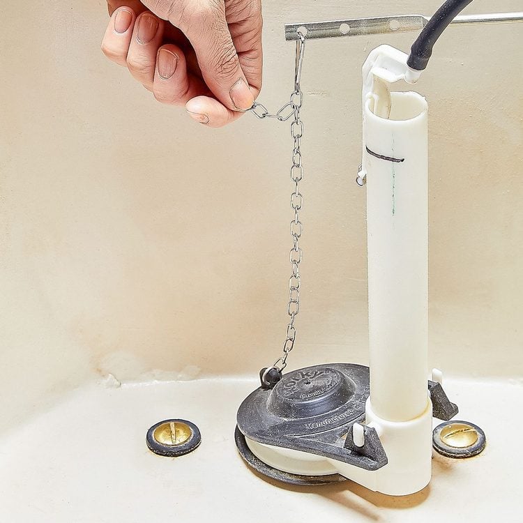 Ajustement de la chaînette de la chasse d'eau
